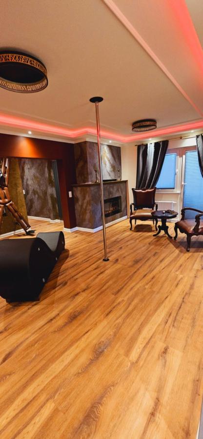 Exkl. Romantisches Sm Apartment Secret Desire Gifhorn Bagian luar foto